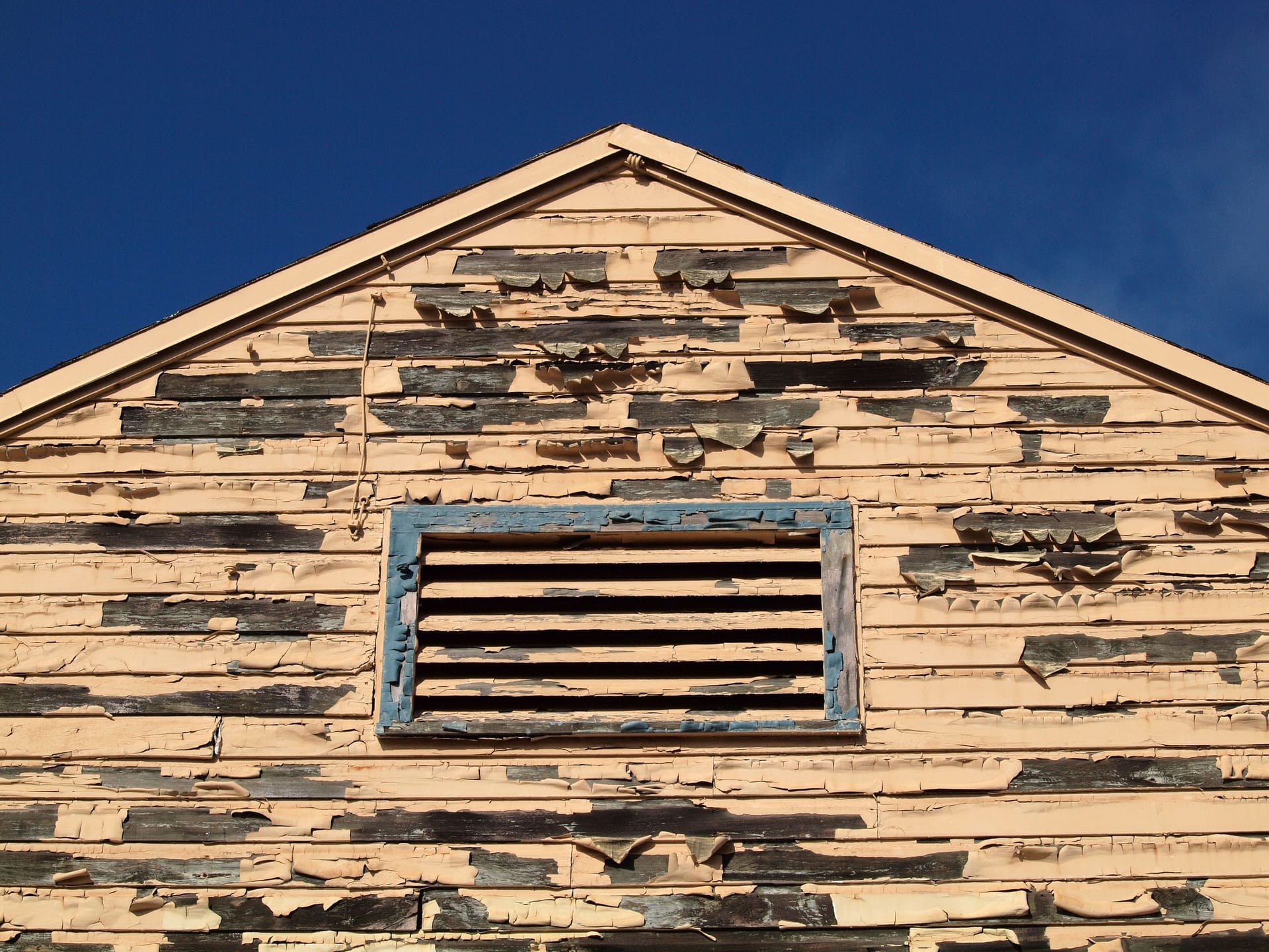 Why Exterior Paint Fails So Fast on the Gulf Coast — and How to Stop It
